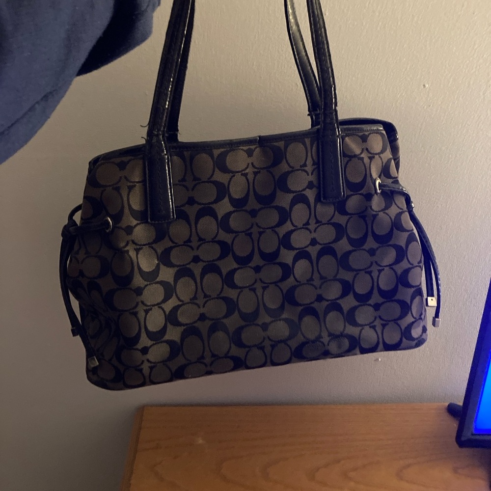 Coach Signature Canvas Tote pocketbook - Picture 9 of 15